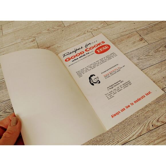 T-Fal Vtg 1974 Cookbook Recipes For Good Cooks by Roger Gilmore Soft Cover 48pg - Picture 3 of 13